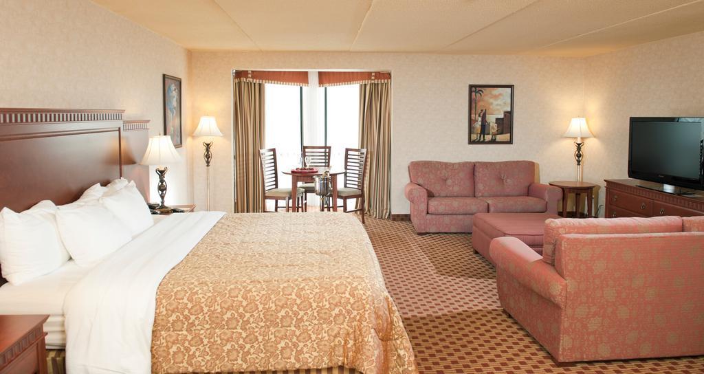 Quality Inn & Suites Bay Front Су Сент Мари Екстериор снимка