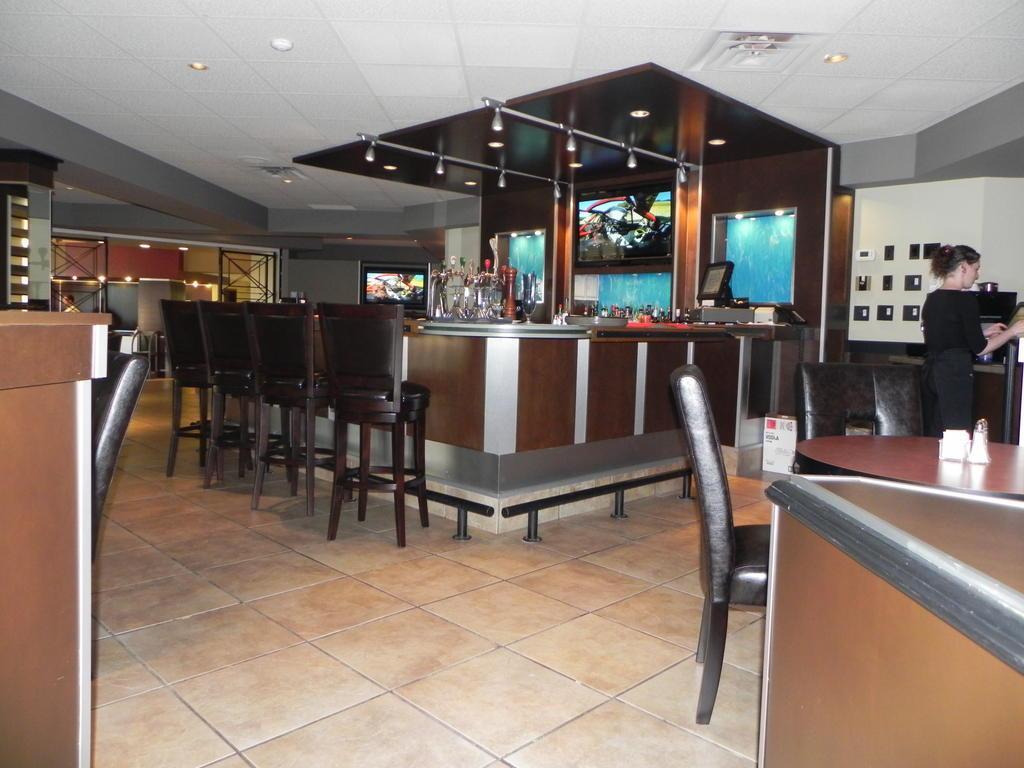 Quality Inn & Suites Bay Front Су Сент Мари Екстериор снимка