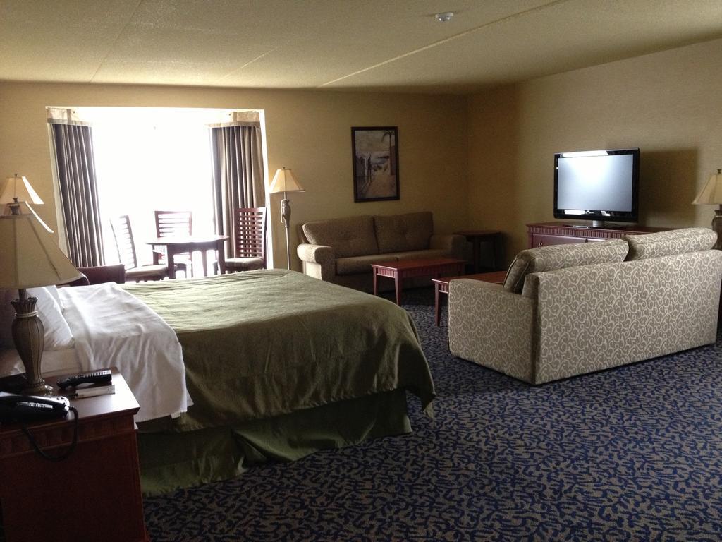 Quality Inn & Suites Bay Front Су Сент Мари Екстериор снимка