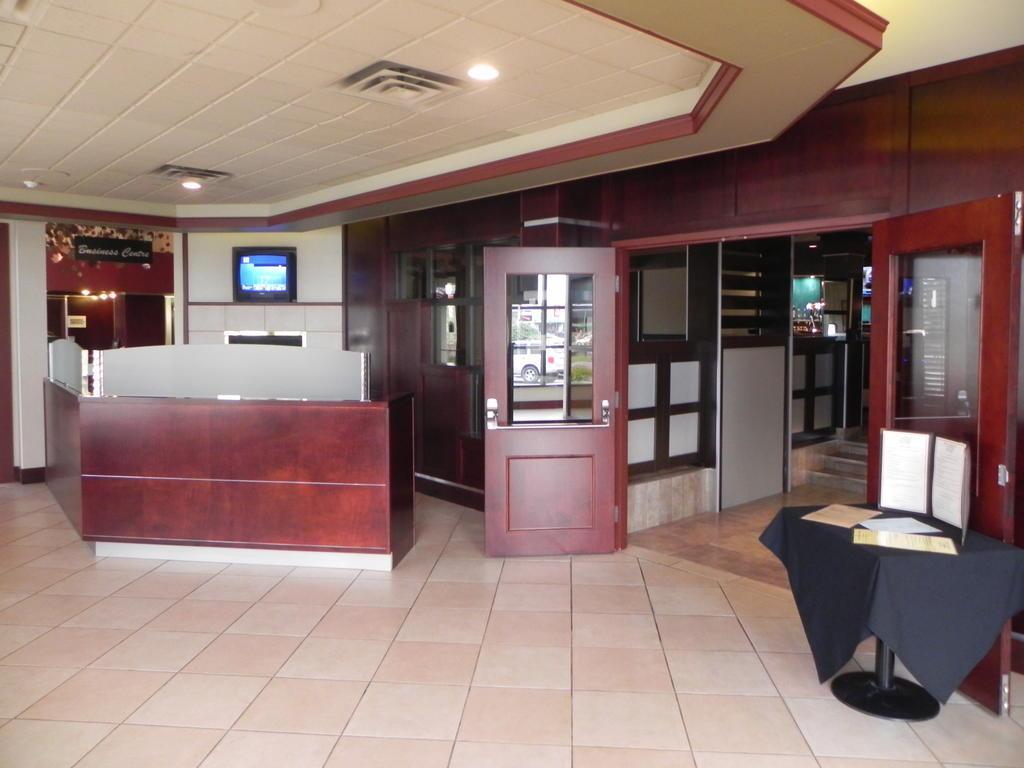 Quality Inn & Suites Bay Front Су Сент Мари Екстериор снимка