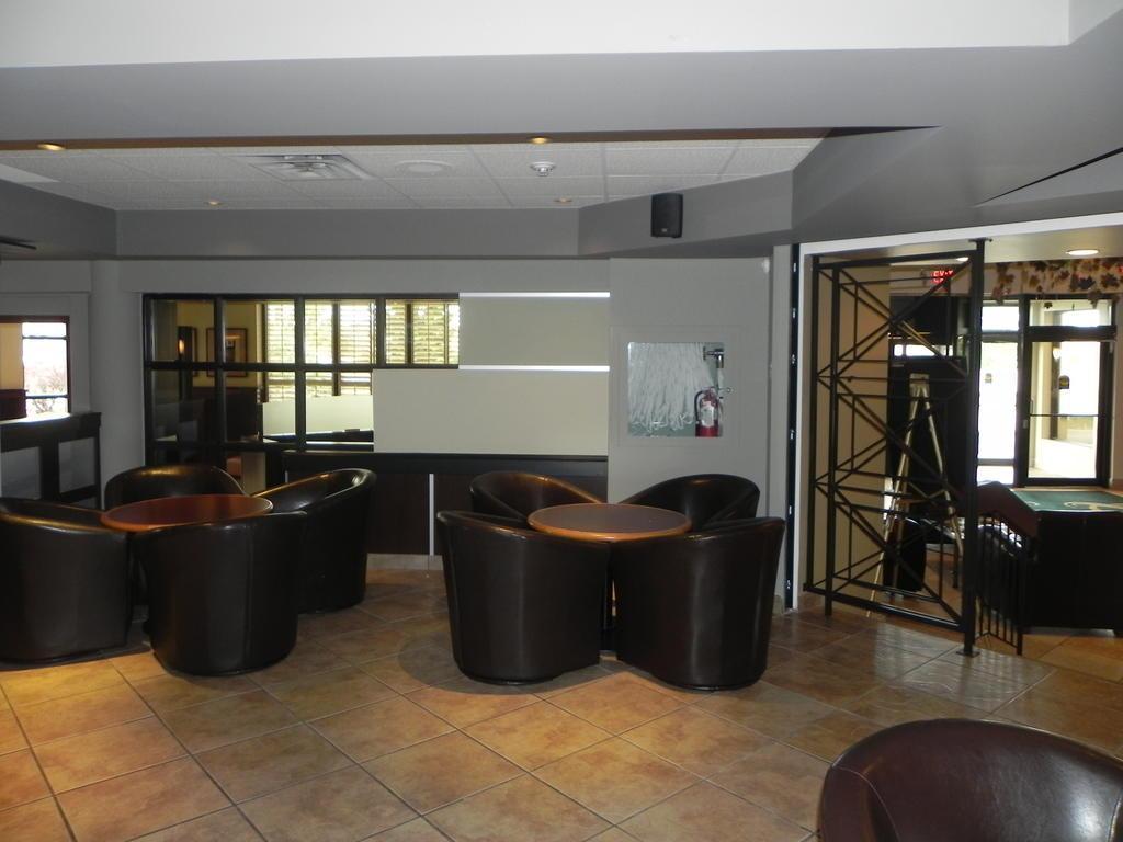 Quality Inn & Suites Bay Front Су Сент Мари Екстериор снимка