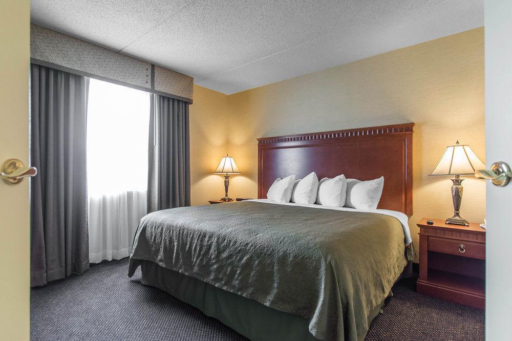 Quality Inn & Suites Bay Front Су Сент Мари Екстериор снимка