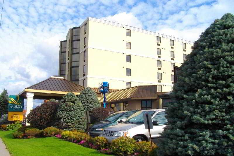 Quality Inn & Suites Bay Front Су Сент Мари Екстериор снимка