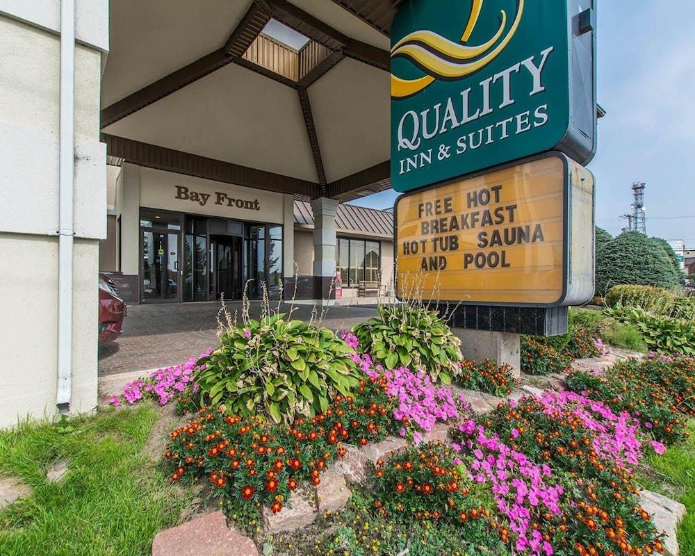 Quality Inn & Suites Bay Front Су Сент Мари Екстериор снимка