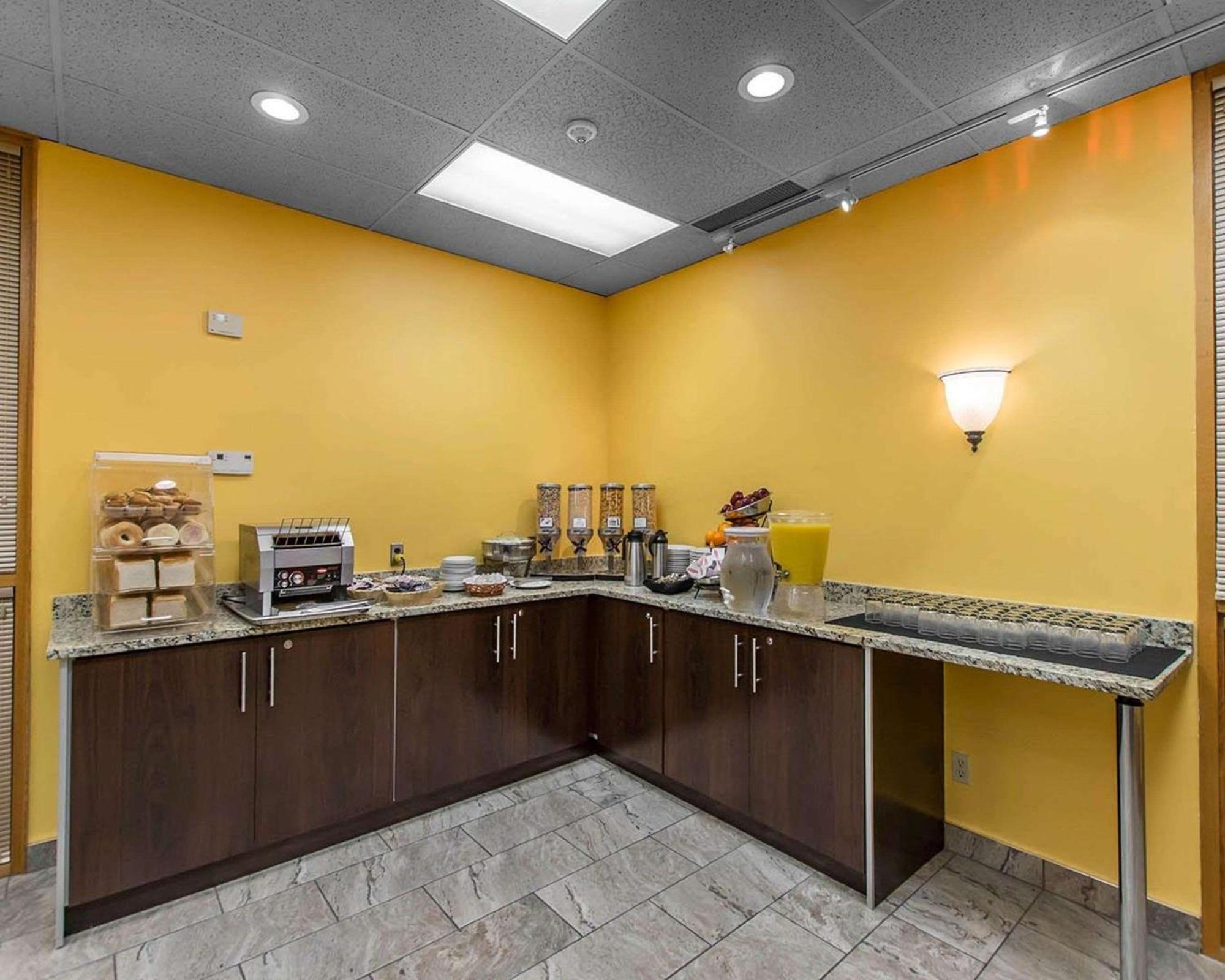 Quality Inn & Suites Bay Front Су Сент Мари Екстериор снимка