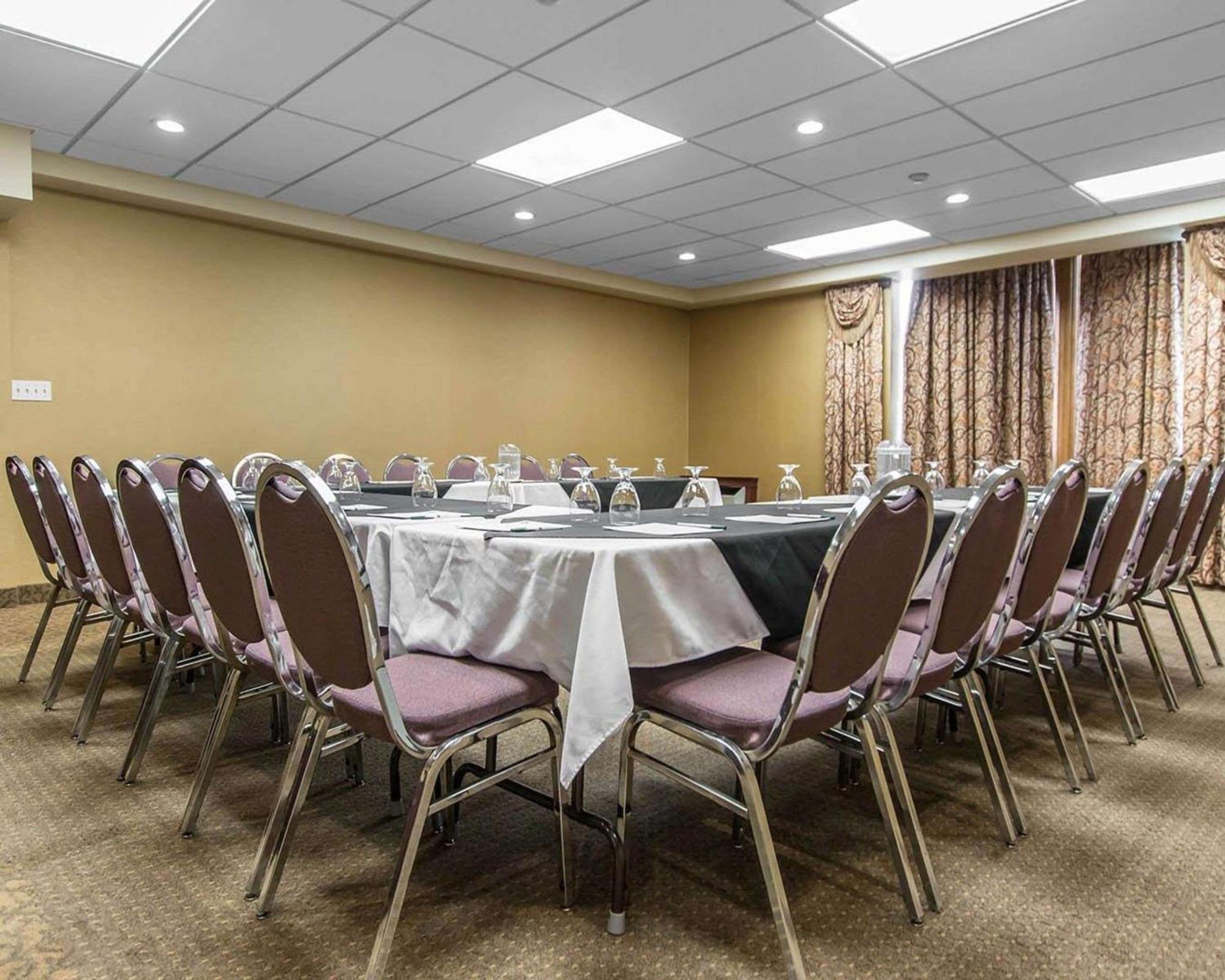 Quality Inn & Suites Bay Front Су Сент Мари Екстериор снимка