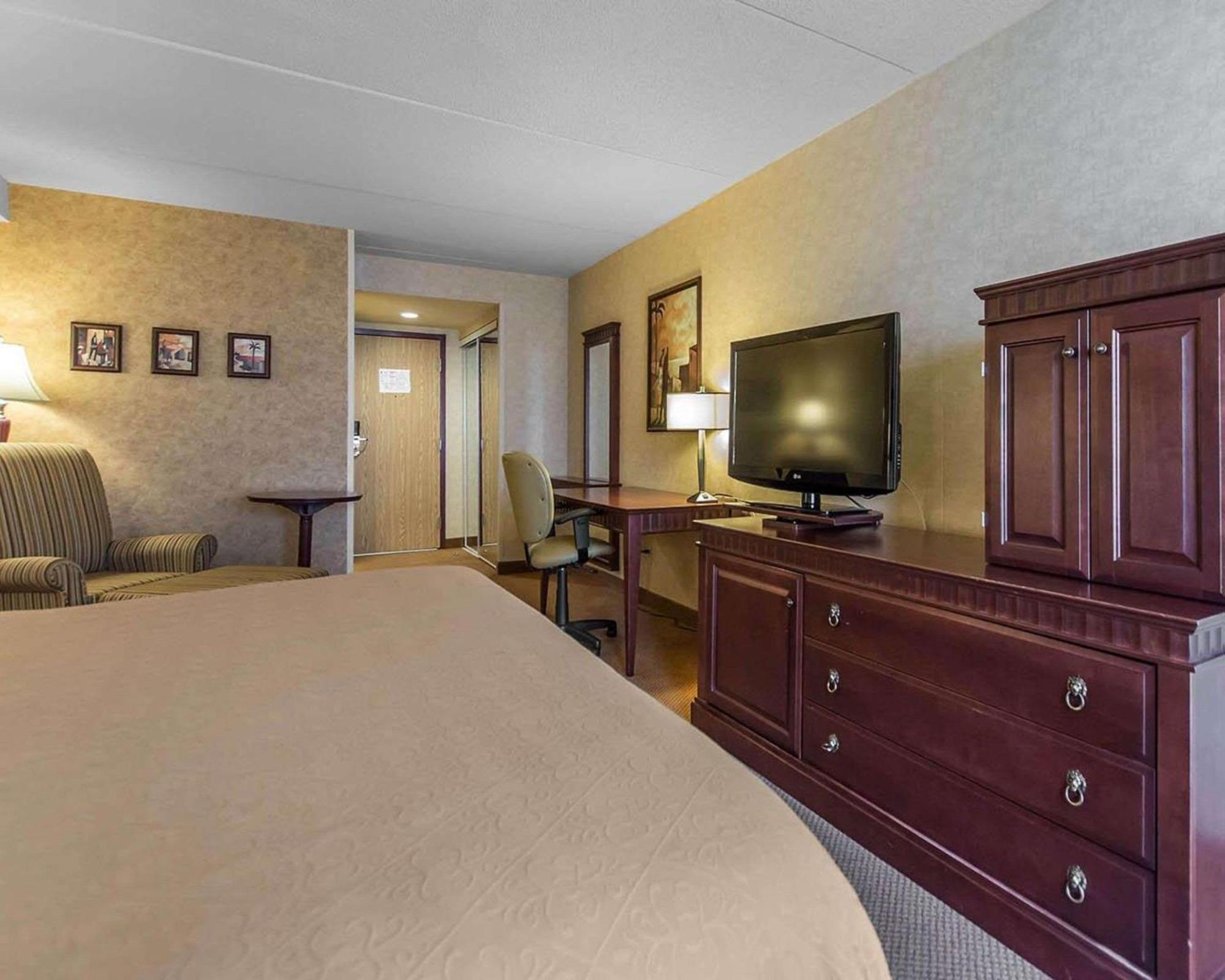 Quality Inn & Suites Bay Front Су Сент Мари Екстериор снимка