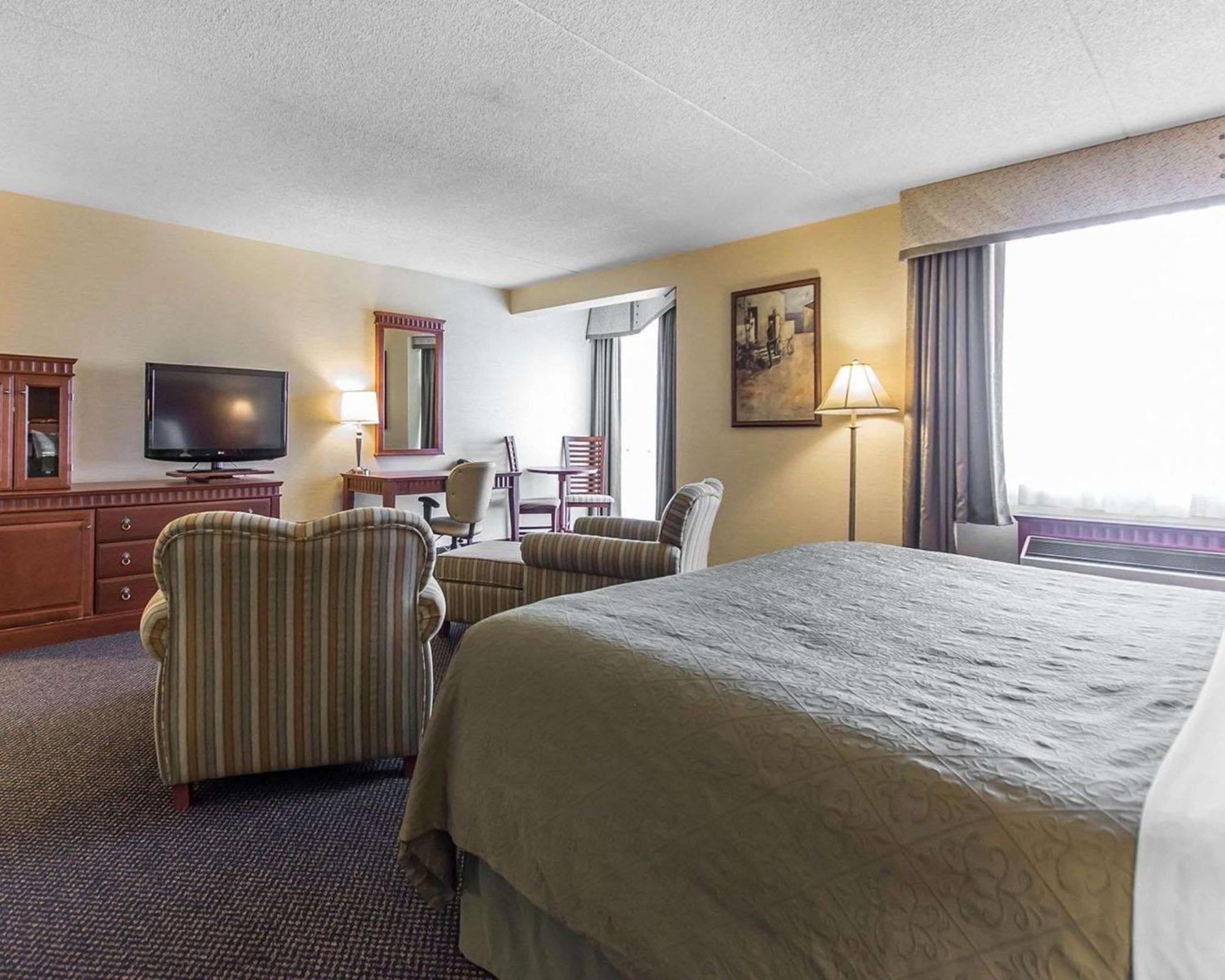 Quality Inn & Suites Bay Front Су Сент Мари Екстериор снимка