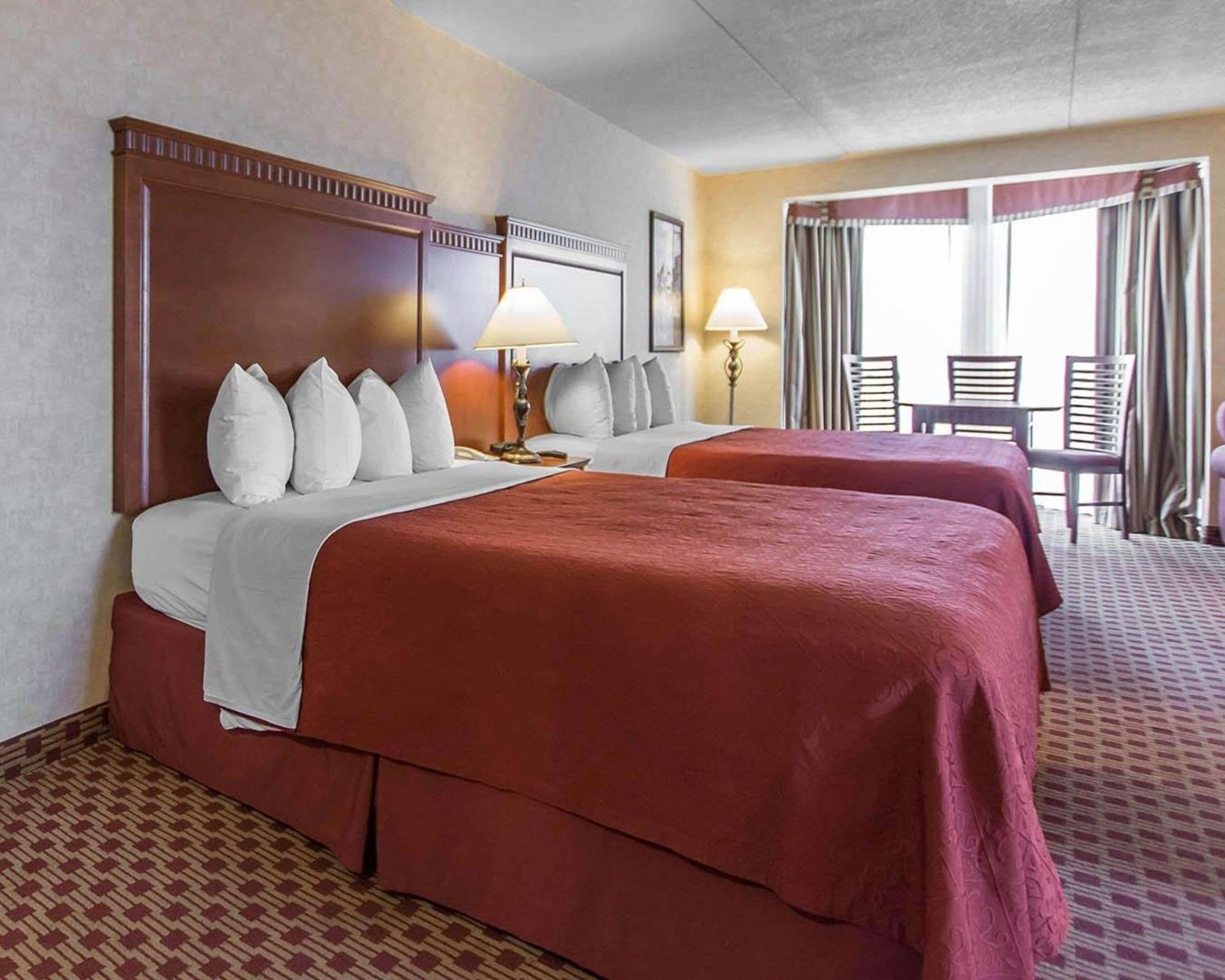 Quality Inn & Suites Bay Front Су Сент Мари Екстериор снимка
