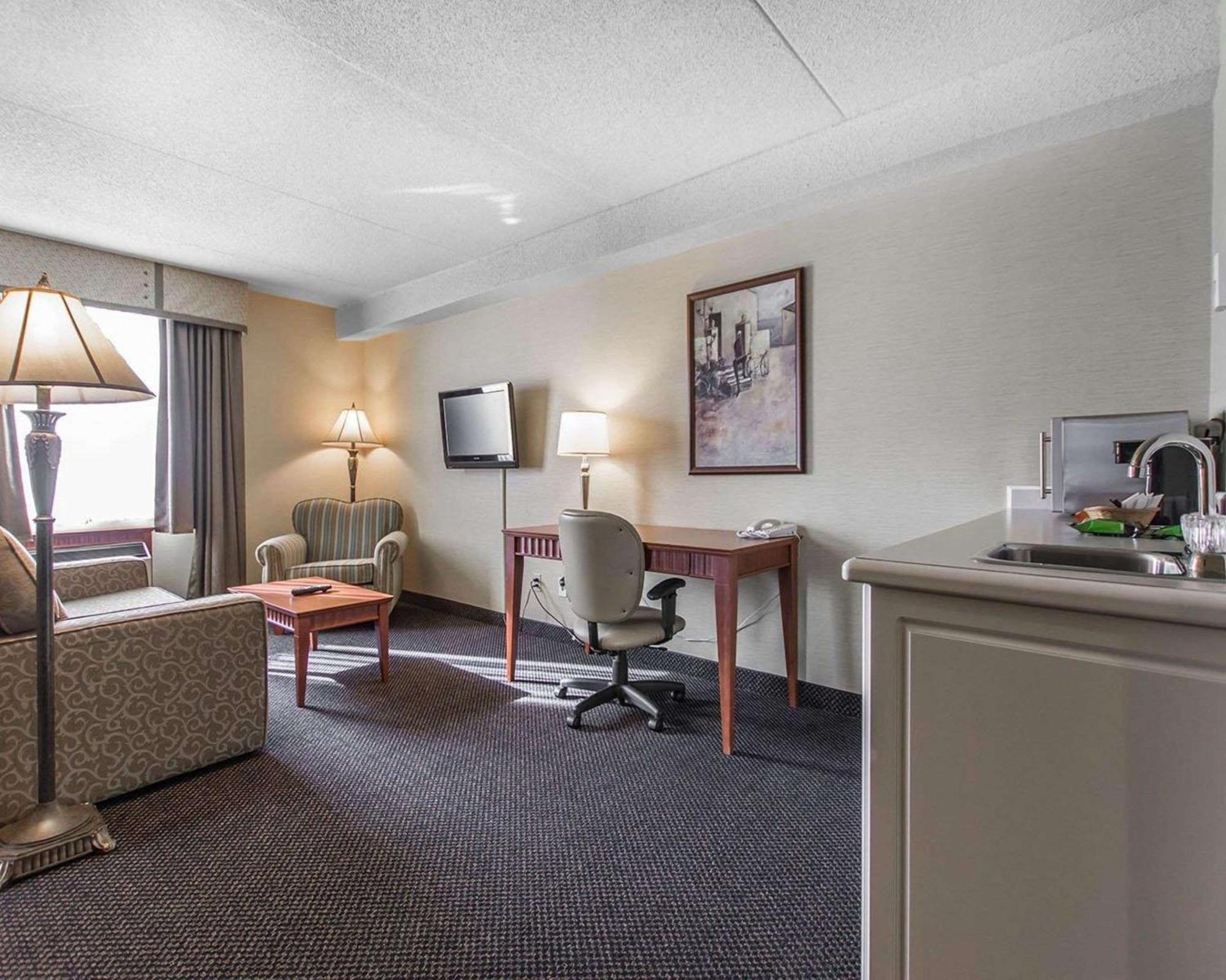 Quality Inn & Suites Bay Front Су Сент Мари Екстериор снимка