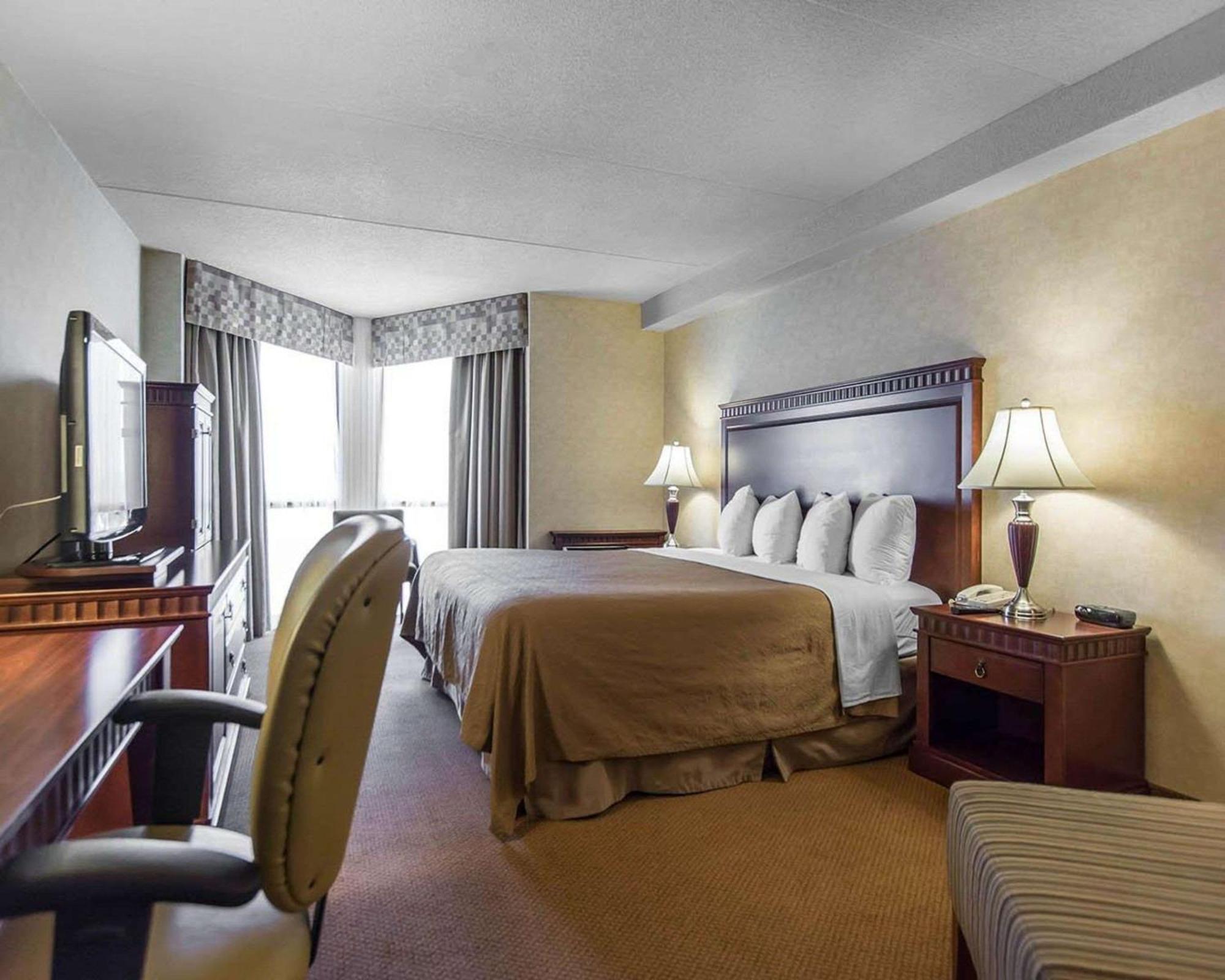 Quality Inn & Suites Bay Front Су Сент Мари Екстериор снимка