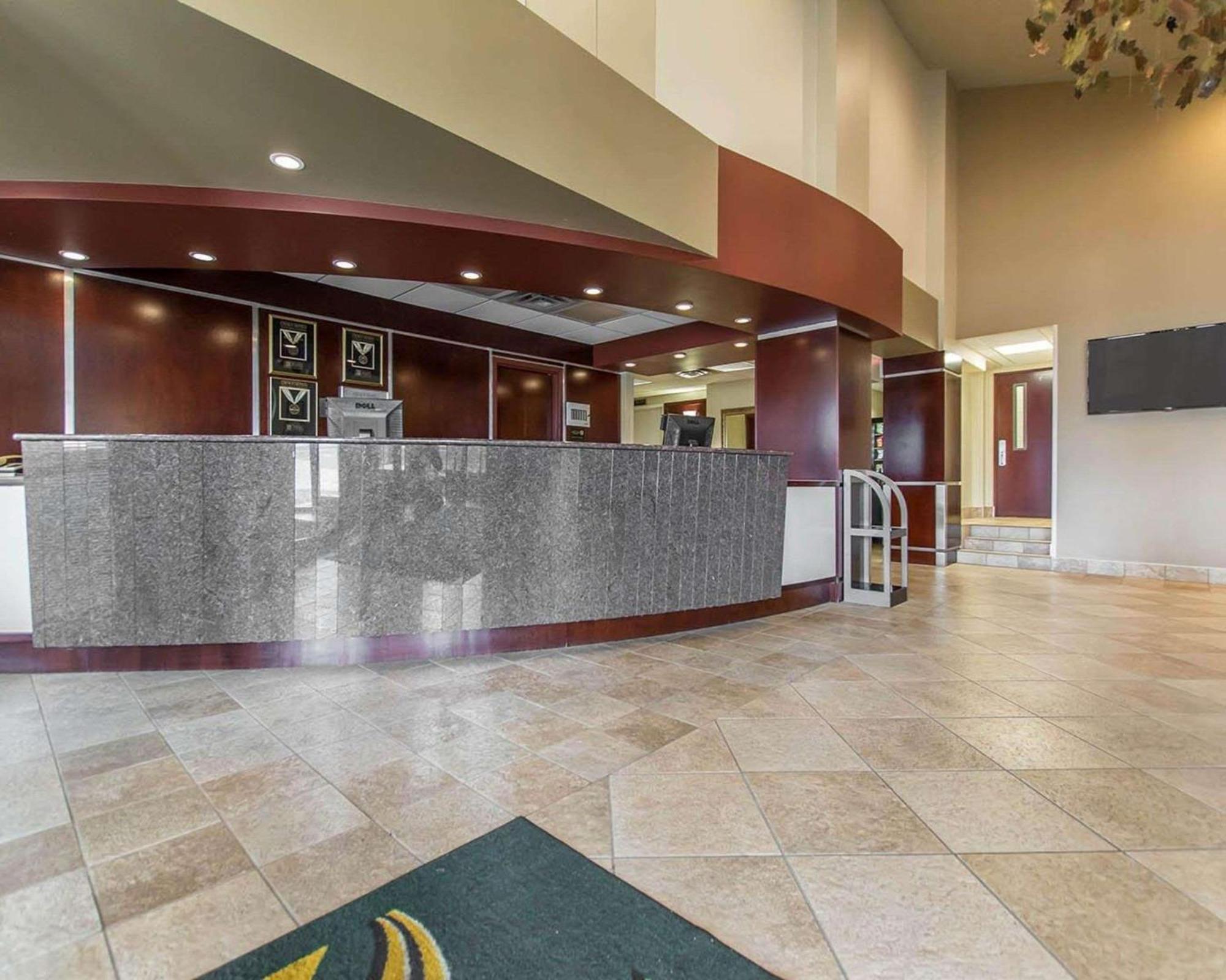 Quality Inn & Suites Bay Front Су Сент Мари Екстериор снимка