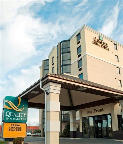 Quality Inn & Suites Bay Front Су Сент Мари Екстериор снимка