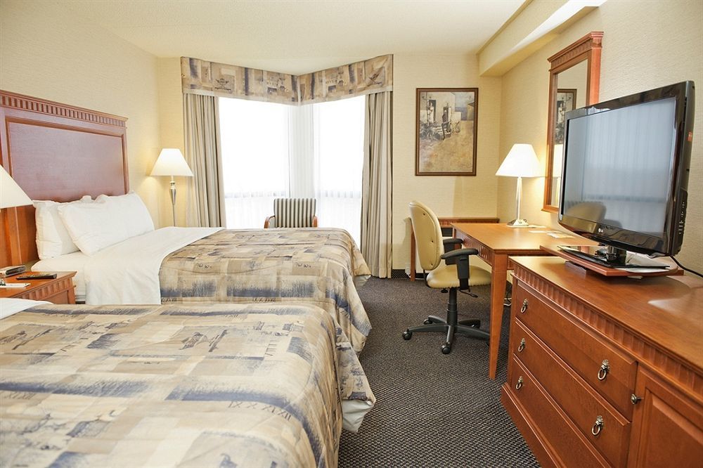 Quality Inn & Suites Bay Front Су Сент Мари Екстериор снимка