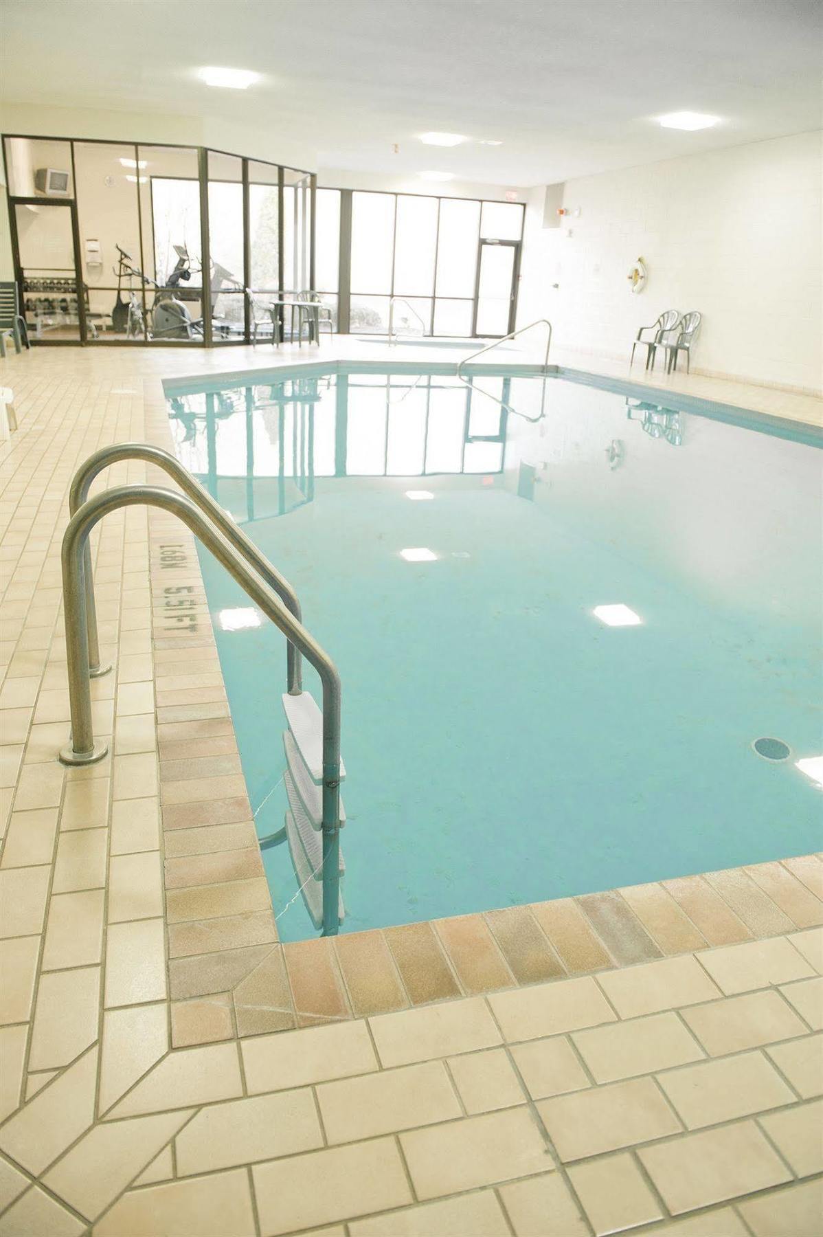 Quality Inn & Suites Bay Front Су Сент Мари Екстериор снимка